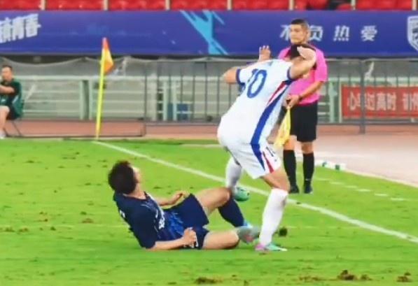 申花跟队：特谢拉有收脚动作，被评议组认定是红牌是真的冤枉
